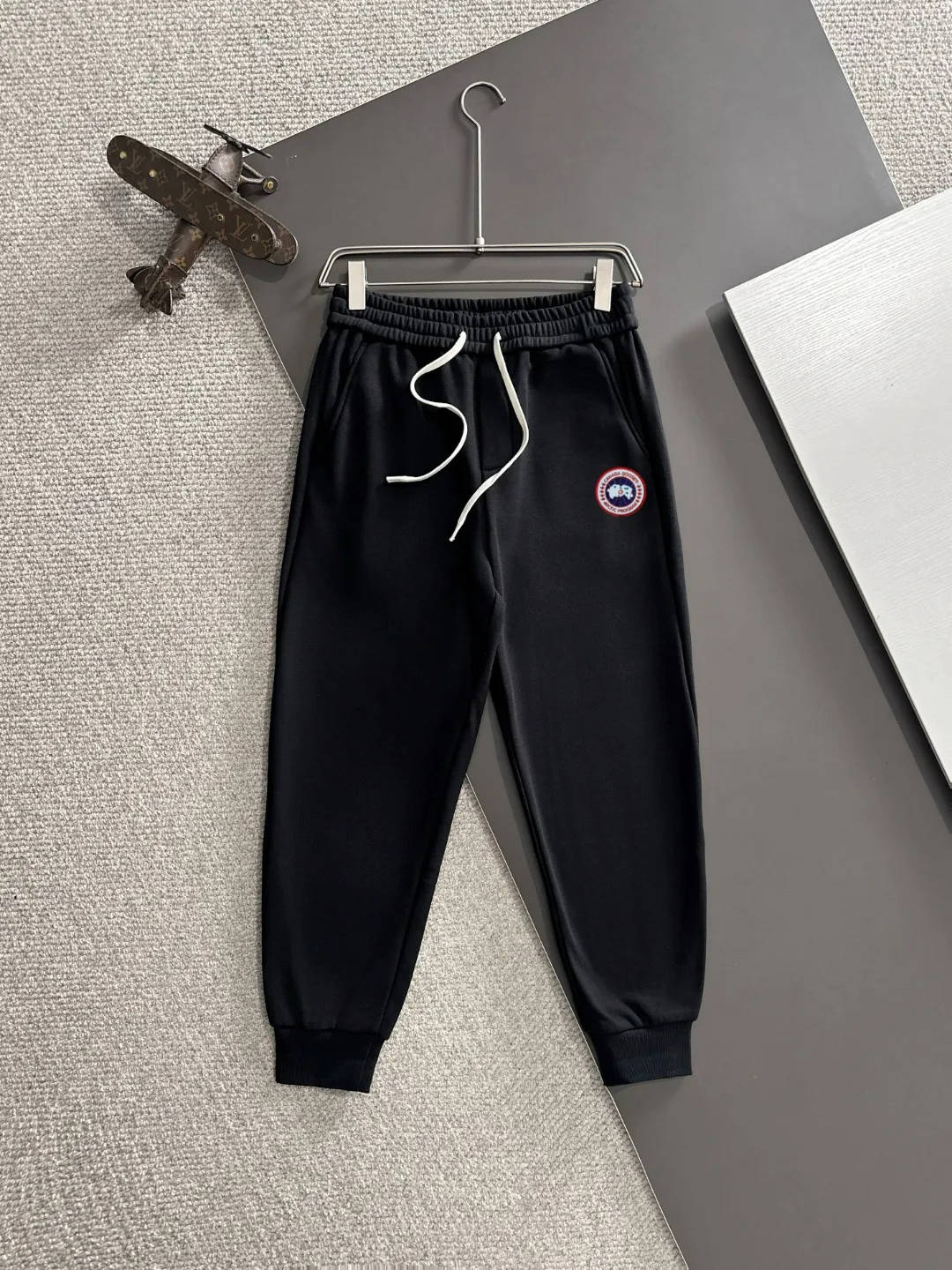 Next day shipment P360 Big Goose 2025 new winter elastic band casual pants, thick velvet counter-customized fabric, high breathability and comfort, impeccable details, brand element design concept, reflecting high quality. It feels delicate and soft! It presents a casual cut and the upper body shape is great! Size: M-4XL